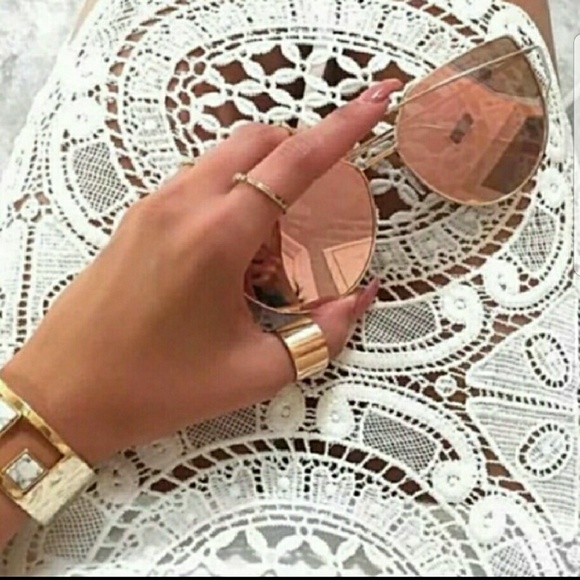 Red oversized mirrored Cat Eye Sunglasses - Picture 5 of 5